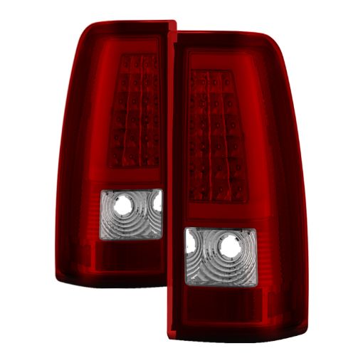 Bild på xTune Chevy Silverado 150025003500 99 - 02 Version 3 Tail Lights Red Clear ALT - ON - CS99V3 - LBLED - RC