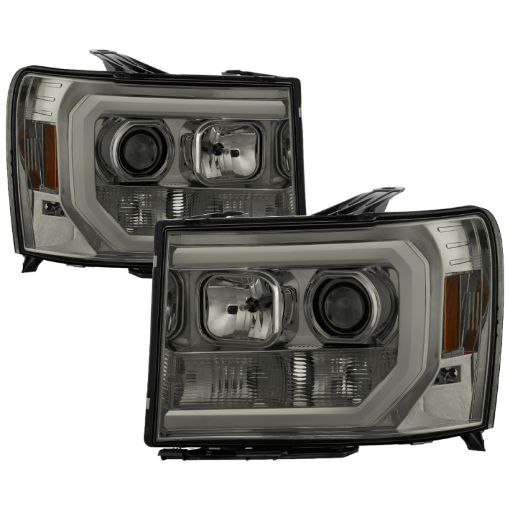 Bild på Spyder GMC Sierra 150025003500 07 - 13 V2 Projector Headlights - Smoke PRO - YD - GS07V2 - LBDRL - SM