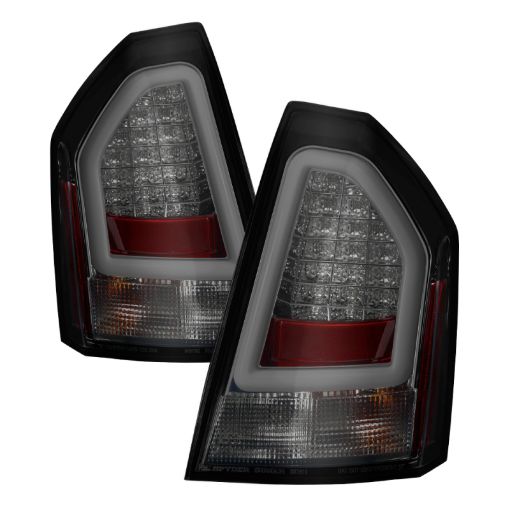 Bild på Spyder Chrysler 300C 05 - 07 V2 Light Bar LED Tail Lights - Smoke ALT - YD - C305V2 - LED - SM