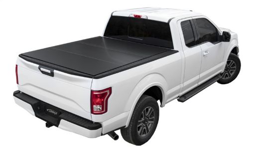 Bild på Access LOMAX Tri - Fold Cover 17 - 19 Ford Super Duty F - 250F - 350F - 450 - 6ft 8in Standard Bed