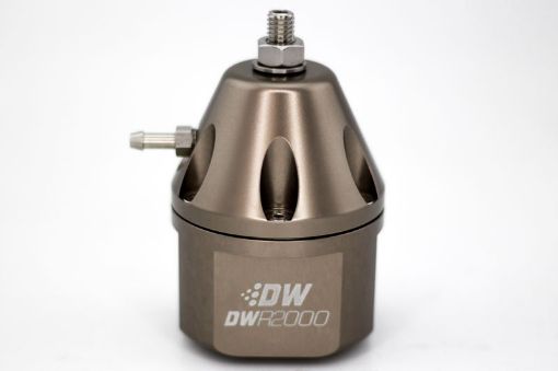 Bild på DeatschWerks DWR2000 Adjustable Fuel Pressure Regulator - Titanium