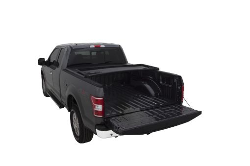 Bild på Lund 07 - 13 Chevy Silverado 1500 (8ft. Bed) Genesis Tri - Fold Tonneau Cover - Black